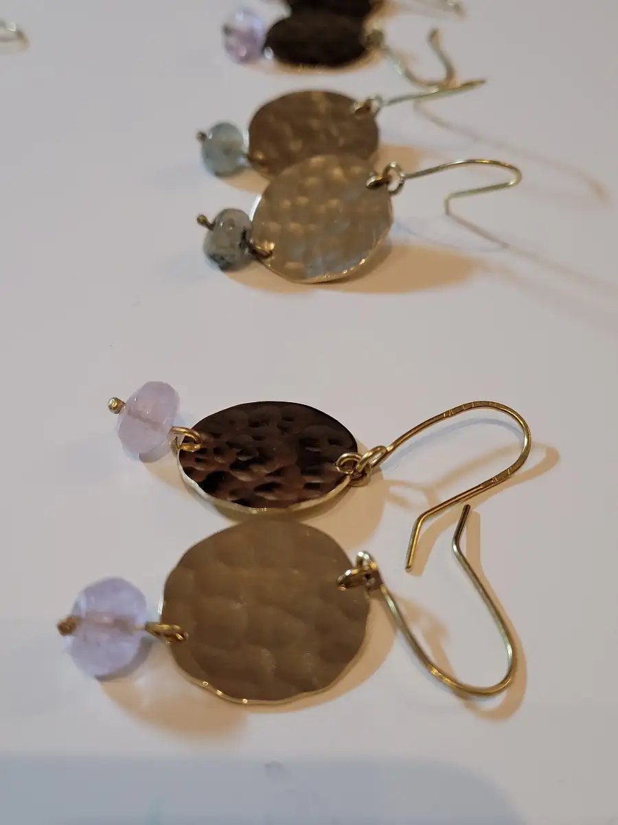 Disque martelé et pierre naturelle