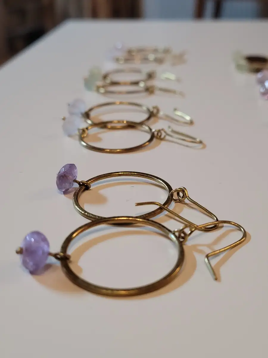 Anneaux martelé et pierre naturelle